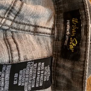 Men’s jeans, 40 waist 30 inseam. Lost weight, they don’t fit anymore.